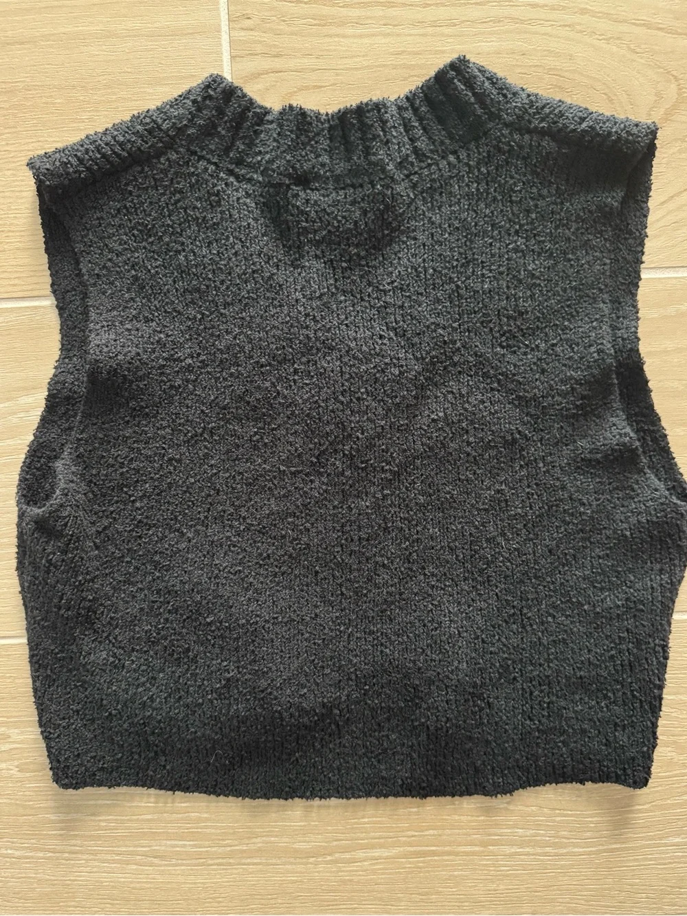 day + moon Black Cropped V-Neck Knit Tank - Picture 3 of 3